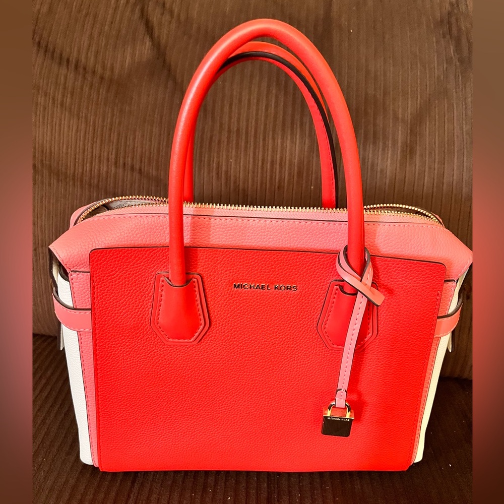 Michael Kors belted MD Satchel Leather in Sea Coral